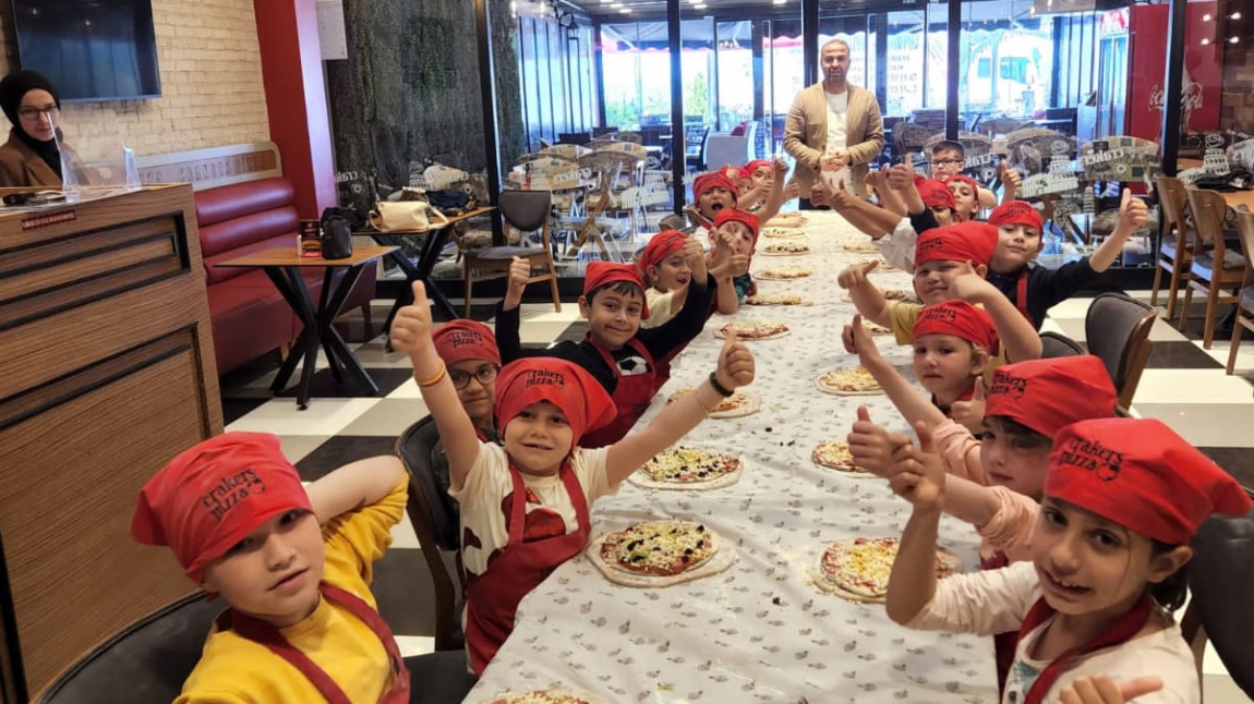 Öğrencilerimiz Yaparak Yaşayarak Ustalarından Pizza Yapmayı Öğrendi.